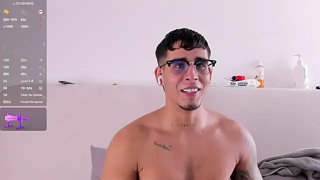 Snapshot of Iamcamilo__ chatting on 04/30/26, 08:05 Iamcamilo online show from 04/30/26, 08:05