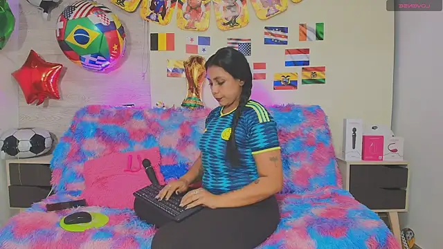 Nyra Queen online show from 07/04/26, 03:13