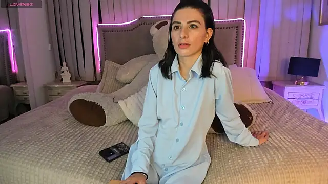 Snapshot of mariana__thompson chatting on 06/20/26, 02:27 mariana thompson online show from 06/20/26, 02:27