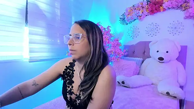 Sharon rhodes  online show from 06/03/26, 02:33