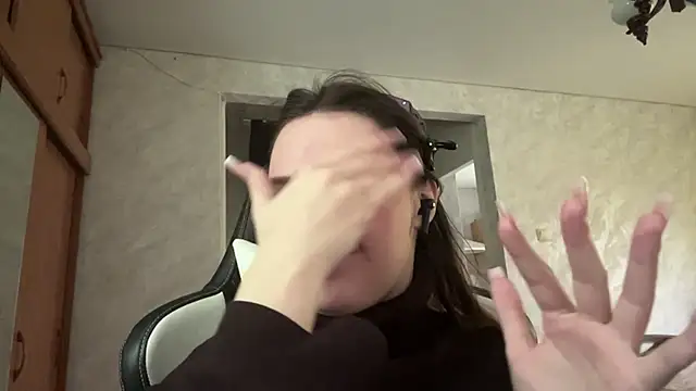 LeslySerna online show from 04/24/26, 09:00