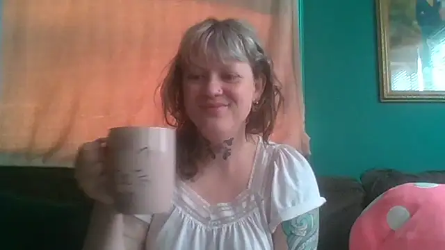 Snapshot of RosieSwitchBitch chatting on 05/06/26, 11:03 RosieSwitchBitch online show from 05/06/26, 11:03