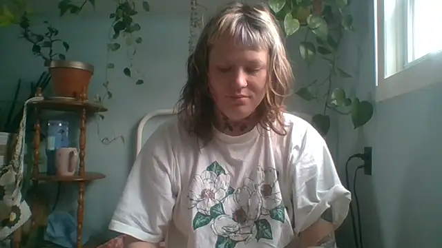 Snapshot of RosieSwitchBitch chatting on 05/19/26, 11:06 RosieSwitchBitch online show from 05/19/26, 11:06