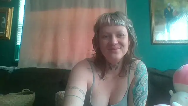 Snapshot of RosieSwitchBitch chatting on 05/11/26, 01:23 RosieSwitchBitch online show from 05/11/26, 01:23