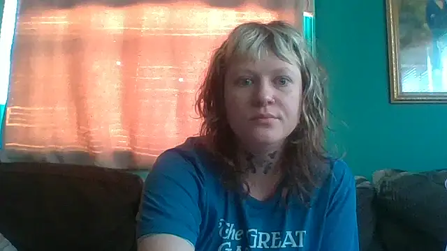 Snapshot of RosieSwitchBitch chatting on 06/27/26, 11:16 RosieSwitchBitch online show from 06/27/26, 11:16