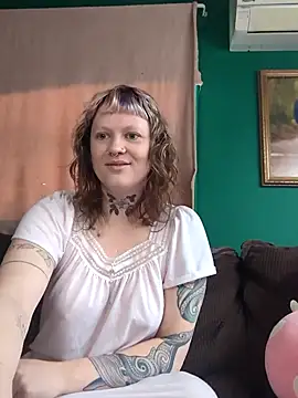 Snapshot of RosieSwitchBitch chatting on 05/12/26, 12:00 RosieSwitchBitch online show from 05/12/26, 12:00