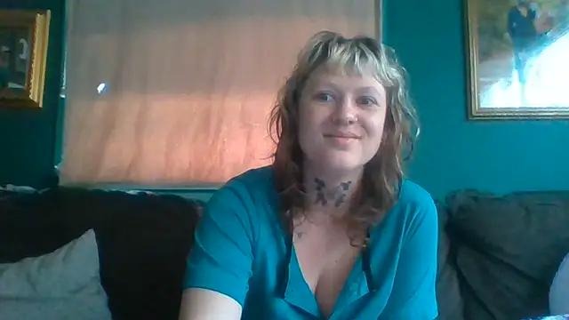 Snapshot of RosieSwitchBitch chatting on 06/19/26, 10:10 RosieSwitchBitch online show from 06/19/26, 10:10