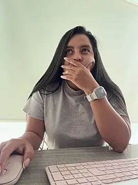 Just Adri online show from 04/24/26, 07:27