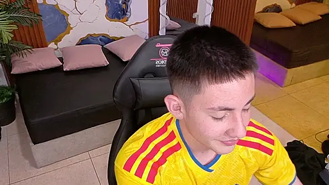 Andres Tay online show from 06/13/26, 03:04