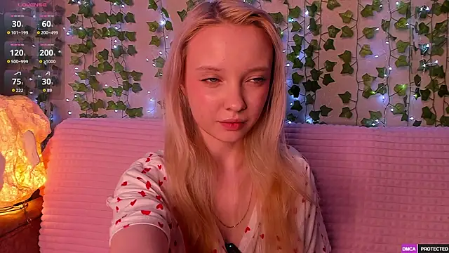 Snapshot of _CloudNine_ chatting on 05/17/26, 02:55 CloudNine online show from 05/17/26, 02:55