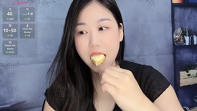F-Yuwei online show from 04/30/26, 12:45
