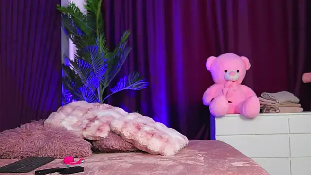 isLucyCherry online show from 05/24/26, 04:23