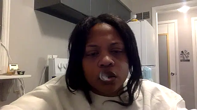 Snapshot of richierichelle chatting on 05/16/26, 01:37 richierichelle online show from 05/16/26, 01:37