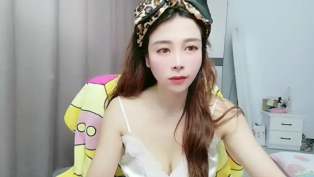 xiaoxiaohong030 online show from 06/17/26, 03:17
