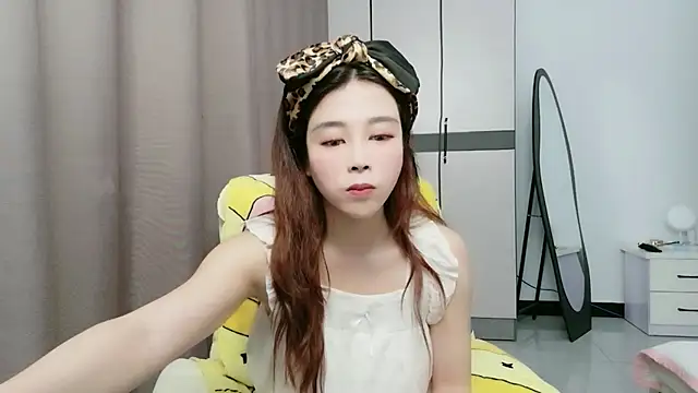 xiaoxiaohong030 online show from 06/04/26, 12:32