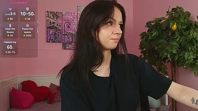Luna Come online show from 06/03/26, 02:33
