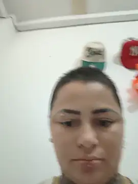 Snapshot of romina23 chatting on 05/27/26, 07:54 romina23 online show from 05/27/26, 07:54