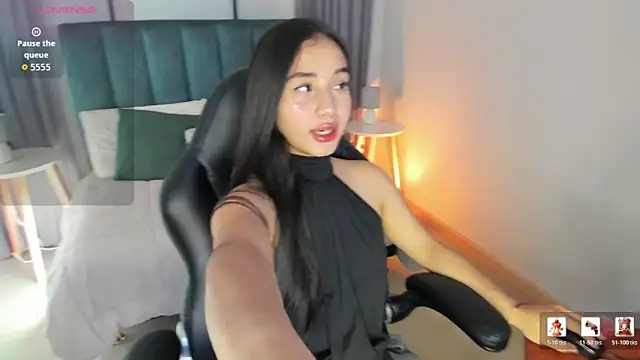 Snapshot of megann_blaze chatting on 06/05/26, 05:07 megann blaze online show from 06/05/26, 05:07