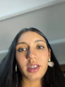 Arianna Toro  online show from 08/05/26, 05:07