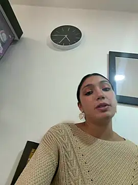 Arianna Toro  online show from 08/04/26, 04:33
