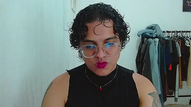 Snapshot of Diane_exotic chatting on 05/17/26, 01:27 Diane exotic online show from 05/17/26, 01:27