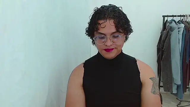 Snapshot of Diane_exotic chatting on 05/13/26, 01:01 Diane exotic online show from 05/13/26, 01:01
