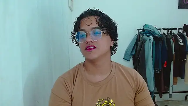 Snapshot of Diane_exotic chatting on 05/18/26, 12:22 Diane exotic online show from 05/18/26, 12:22