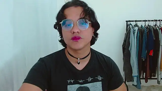 Snapshot of Diane_exotic chatting on 05/27/26, 11:01 Diane exotic online show from 05/27/26, 11:01