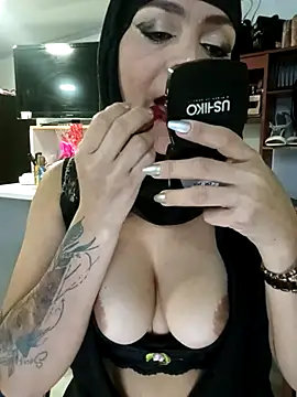 nadia  abaud online show from 10/26/25, 02:01