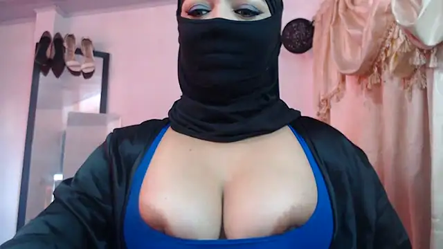 Snapshot of nadia__abaud chatting on 07/17/26, 09:45 nadia abaud online show from 07/17/26, 09:45