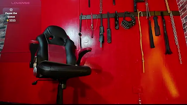 Snapshot of Dominatriz_Arlette chatting on 04/29/26, 07:20 Dominatriz Arlette online show from 04/29/26, 07:20