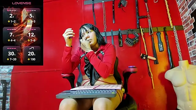 Snapshot of Dominatriz_Arlette chatting on 05/13/26, 07:10 Dominatriz Arlette online show from 05/13/26, 07:10