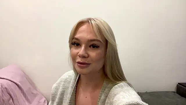 GooLana online show from 04/25/26, 03:09