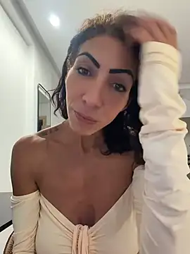 Snapshot of Yasmiinee chatting on 06/20/26, 07:52 Yasmiinee online show from 06/20/26, 07:52