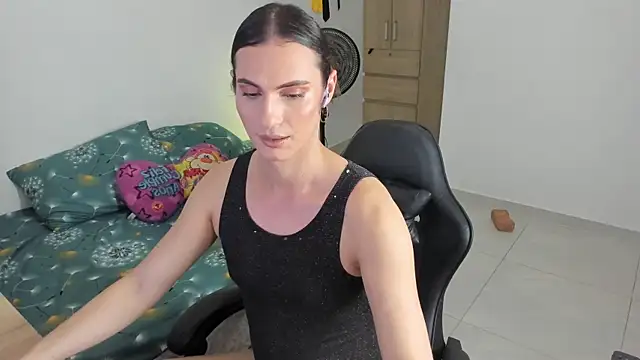  shantallskinny  online show from 06/11/26, 12:54