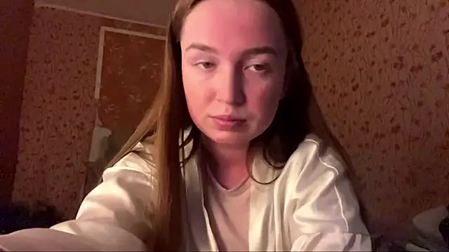 Snapshot of Chloooee chatting on 05/26/26, 05:00 Chloooee online show from 05/26/26, 05:00