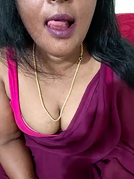 Snapshot of Sunitha-tamilponu chatting on 06/12/26, 02:31 Sunitha-tamilponu online show from 06/12/26, 02:31