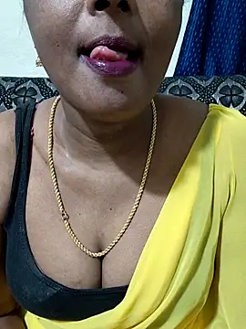 Snapshot of Sunitha-tamilponu chatting on 07/15/26, 06:04 Sunitha-tamilponu online show from 07/15/26, 06:04