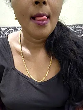 Snapshot of Sunitha-tamilponu chatting on 07/20/26, 05:15 Sunitha-tamilponu online show from 07/20/26, 05:15