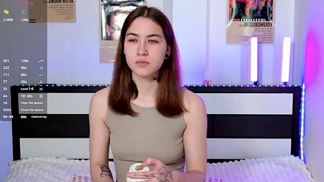 EvaAndLuna online show from 05/14/26, 01:35