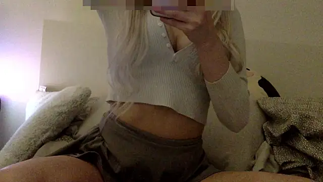 Snapshot of sluttybambiii chatting on 06/16/26, 07:52 sluttybambiii online show from 06/16/26, 07:52