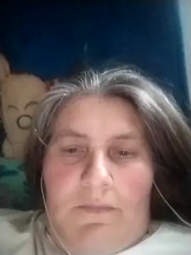 Snapshot of IrisMaris37 chatting on 05/06/26, 10:52 IrisMaris37 online show from 05/06/26, 10:52