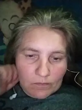 Snapshot of IrisMaris37 chatting on 06/17/26, 01:32 IrisMaris37 online show from 06/17/26, 01:32