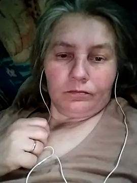 Snapshot of IrisMaris37 chatting on 05/03/26, 03:37 IrisMaris37 online show from 05/03/26, 03:37