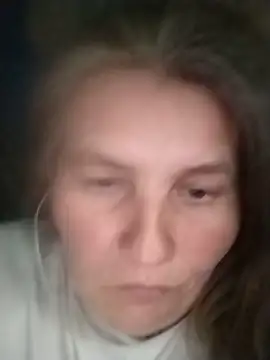 Snapshot of IrisMaris37 chatting on 05/19/26, 01:40 IrisMaris37 online show from 05/19/26, 01:40
