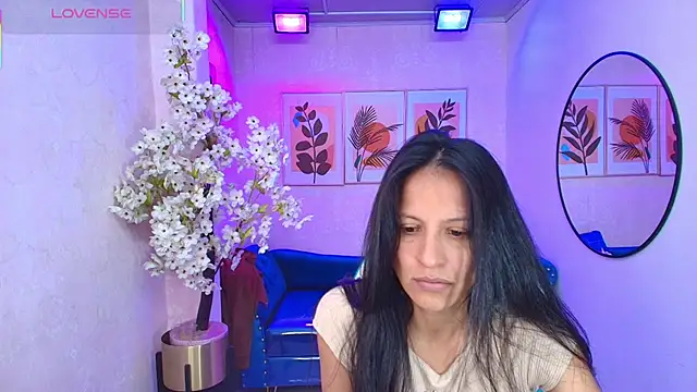Snapshot of Antonella_rivers chatting on 04/27/26, 12:36 Antonella rivers online show from 04/27/26, 12:36