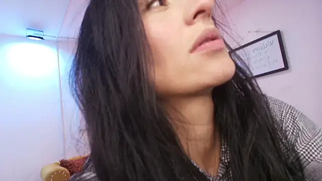 Snapshot of Antonella_rivers chatting on 05/11/26, 01:01 Antonella rivers online show from 05/11/26, 01:01