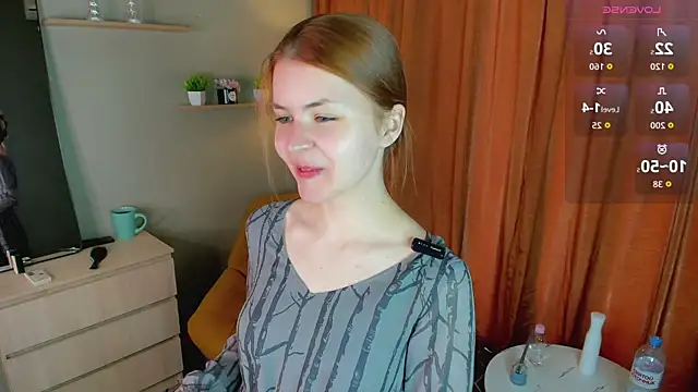 Snapshot of LeyaBloom chatting on 05/19/26, 10:22 LeyaBloom online show from 05/19/26, 10:22
