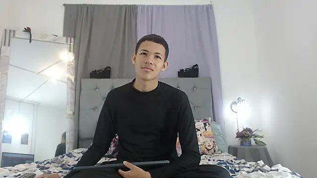 Snapshot of PhillipCox chatting on 06/17/26, 12:26 PhillipCox online show from 06/17/26, 12:26