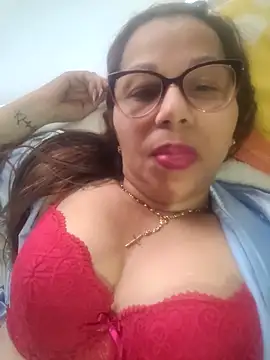 Snapshot of Ladymilf12 chatting on 05/06/26, 06:23 Ladymilf12 online show from 05/06/26, 06:23